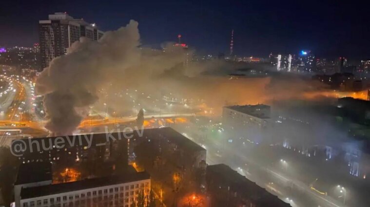 В центре Киева дотла сгорел ресторан - фото, видео