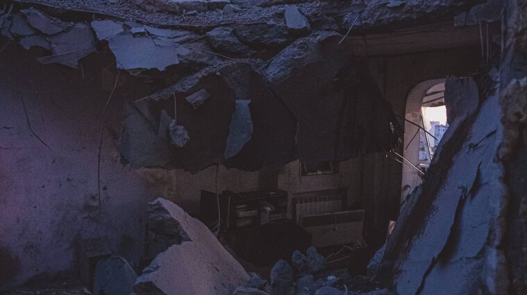 Ракета окупантів зруйнувала багатоповерхівки в Києві - відео