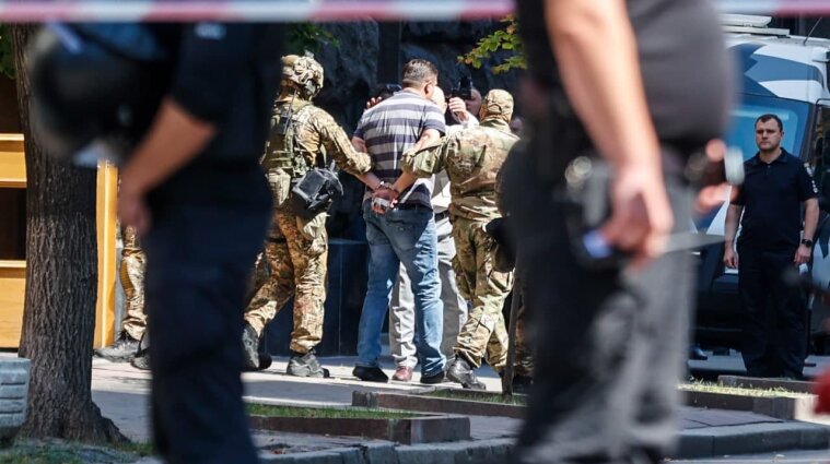 Глава МВД сообщил, что грозит "правительственном террористу"