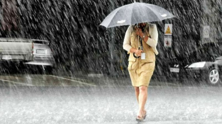 Шквалы, дожди и град: синоптики предупредили о непогоде
