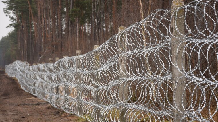 Вертолетные площадки и колючий забор: Украина укрепляет границу с Беларусью (фото, видео)