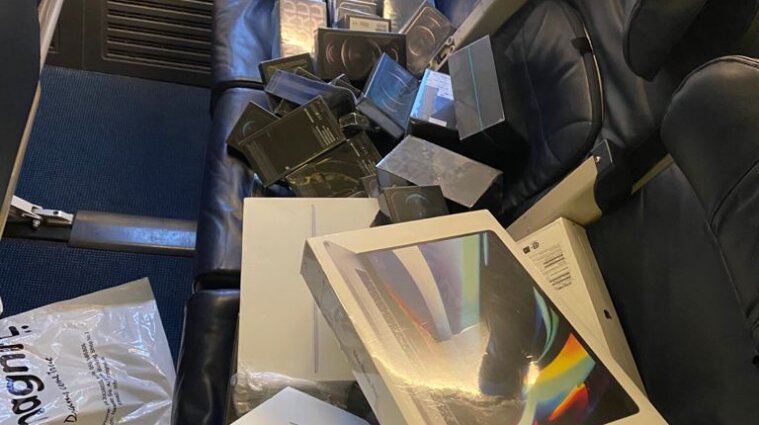 Заховали iPhone та MacBook у смітті: в "Борисполі" викрили бортпровідників на контрабанді (відео)