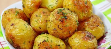 Простые рецепты вкусности: картофель с салом в фольге на угле