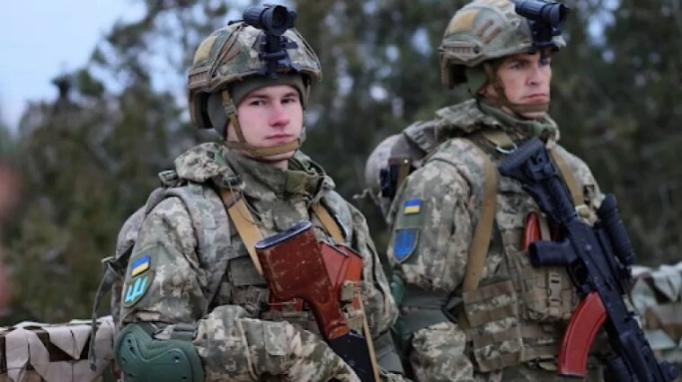 Украинский военный рассказал о своей зарплате на передовой - фото