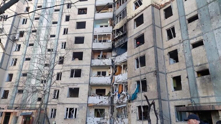 Кличко показав, як у Києві відновлюють будинки, у які влучили ракети РФ (відео)