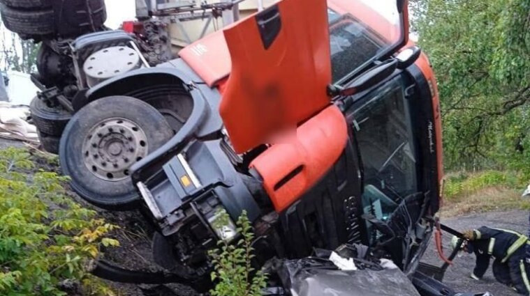 Тройное ДТП в Черкасской области: двое водителей скончались в больнице (фото)
