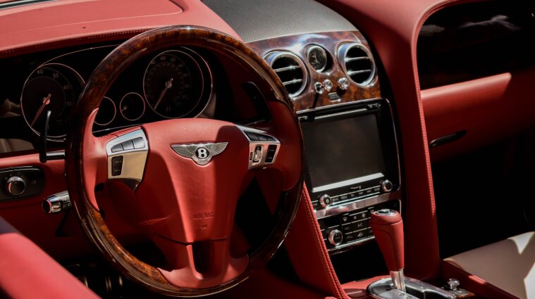Один з топменеджерів Нафтогазу під час війни купив Bentley за 500 тисяч доларів
