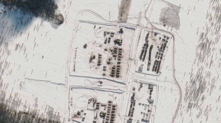 Как расположены российские войска в Крыму, Беларуси и на западе РФ: спутниковые фото