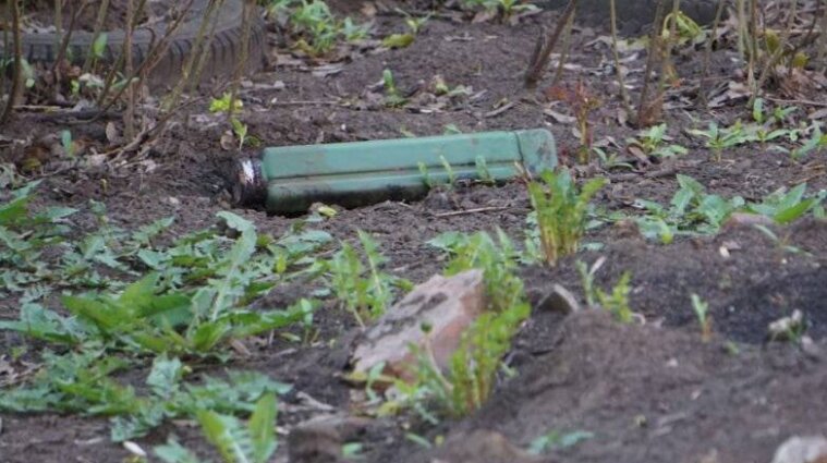Могут взорваться в любой момент: оккупанты разбросали мины замедленного действия в Харькове