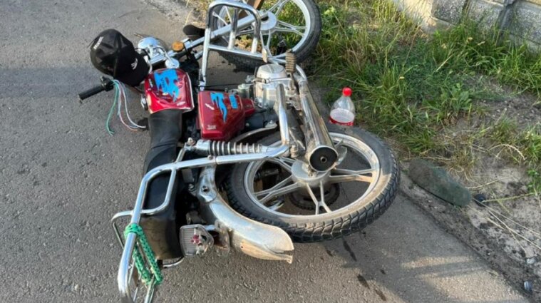 Мотоцикл столкнулся с легковушкой на Волыни: погиб ребенок