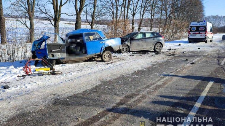 В Винницкой области произошло смертельное ДТП: погибли два человека (фото)