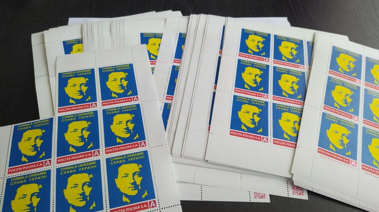 Поштові марки з зображенням Зеленського випустили в Польщі (фото)
