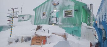 Украинскую полярную станцию "Академик Вернадский" завалило снегом - фото, видео