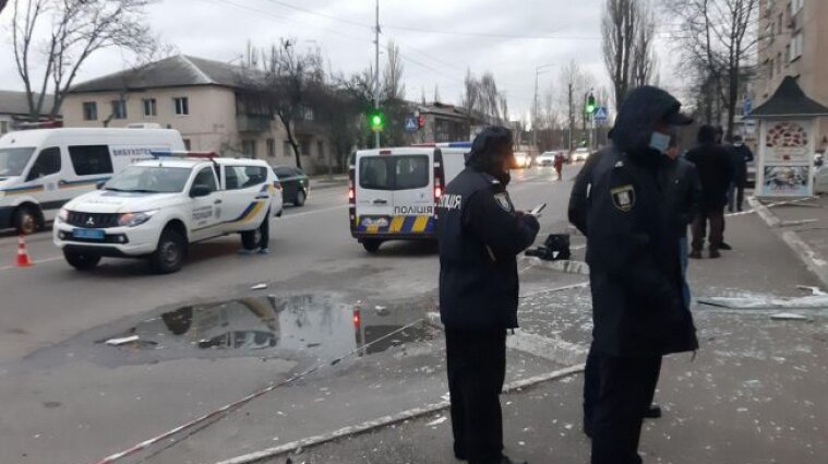В Києві двоє чоловіків підірвали банкомат і вкрали звідти гроші