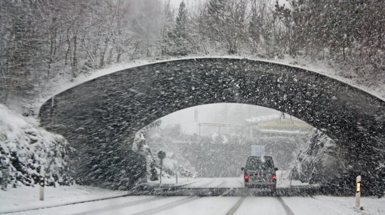 Суббота в Украине будет снежной и морозной