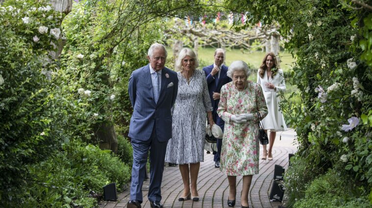 Королева Єлизавета ІІ зустрілася з лідерами G7