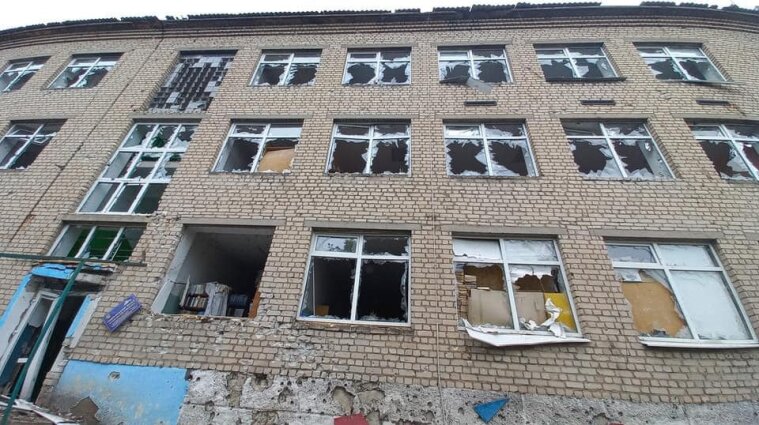 Орки з артилерії влучили в школу у Сєвєродонецьку, де переховувалися до 300 людей: є загиблі
