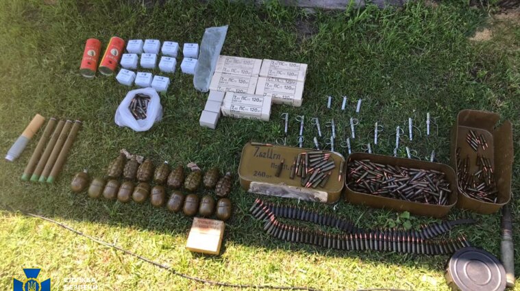 Схованку зі зброю та вибухівкою знайшли у Луганській області - фото