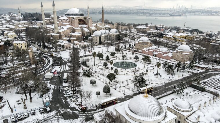 У Стамбулі випав перший сніг