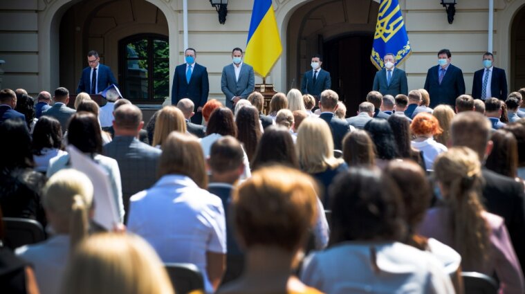 Президент Украины поучаствовал в церемонии присяги новых судей (фото-репортаж)
