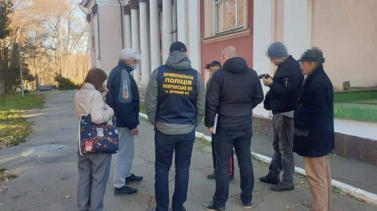 Українця ув'язнили за підробку міжнародного свідоцтва про вакцинацію