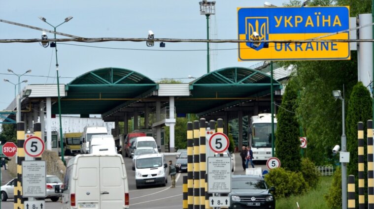 Рекордные цифры: украинцев предупредили о гигантских очередях на границе с Польшей
