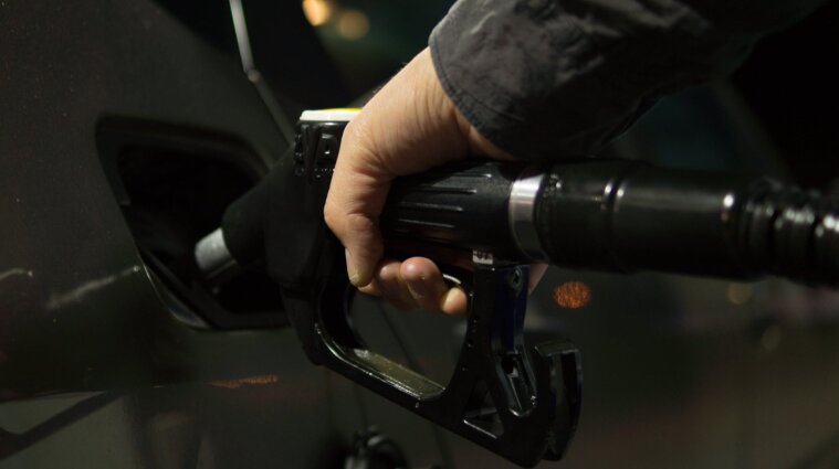 Бензин подорожает, а дизтопливо потеряет в цене: Минэкономики изменило тарифы на топливо