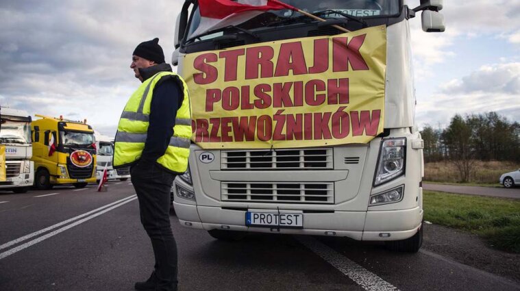 Страйк польських перевізників: на кордоні заблокована гуманітарна допомога для України
