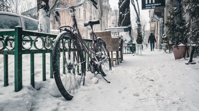 Синоптики попередили про сильний мокрий сніг та дощ на заході України