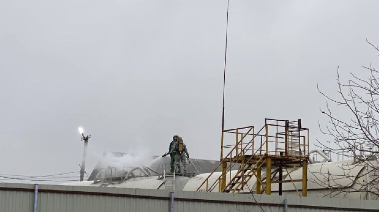 Хімічна хмара накрила місто: у Немирові сталася розгерметизація цистерни з аміаком (фото)