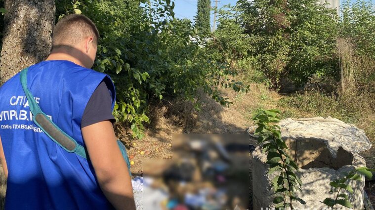 Жительницу Полтавщины зарубил сын: сбросил тело в колодец и засыпал мусором