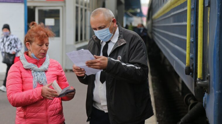 Еще семь областей Украины перешли в красную зону: список запретов