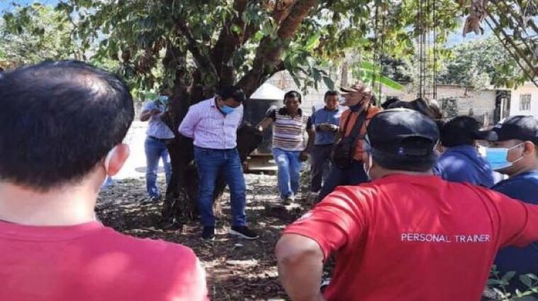 В Мексике мэра города привязали к дереву за невыполнение предвыборных обещаний