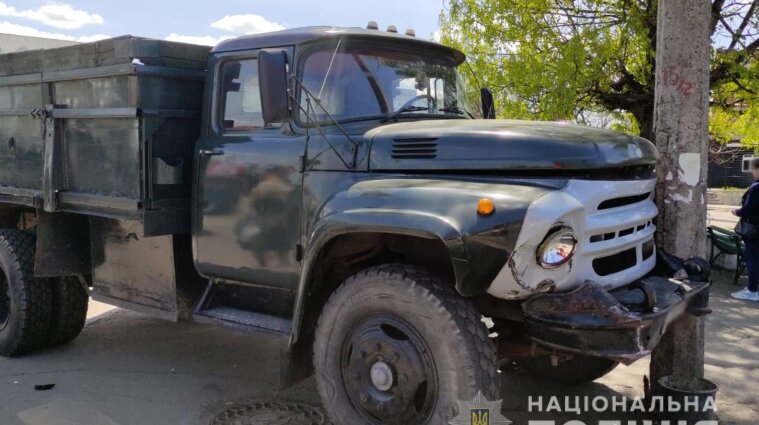 П'яний водій вантажівки в Умані розтрощив 15 автомобілів - відео