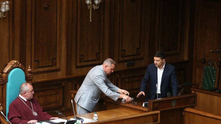 Черти из политического ада: Зеленский откровенно рассказал о скандале с Конституционным судом