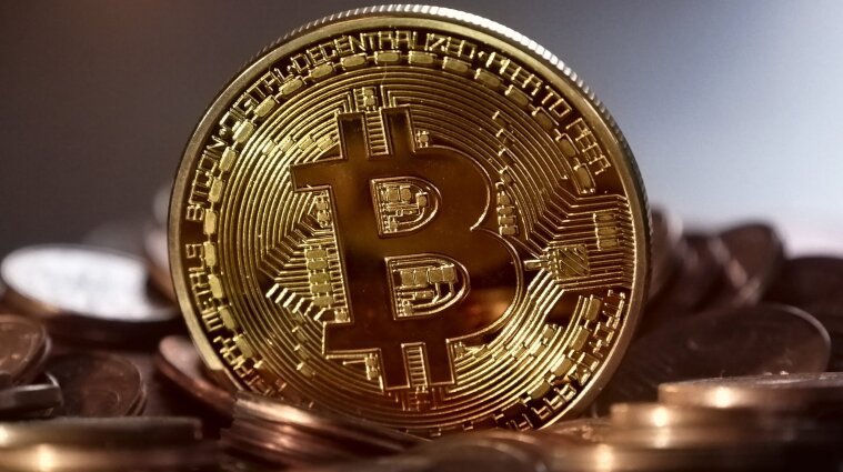 Bitcoin рекордно впав у ціні: менш як 19 тисяч
