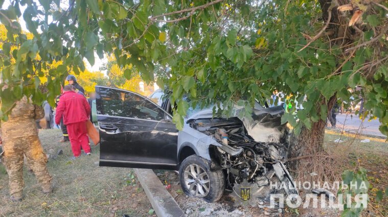 На Одещині зіштовхнулись Lexus та Volkswagen: постраждали п'ятеро людей (фото)