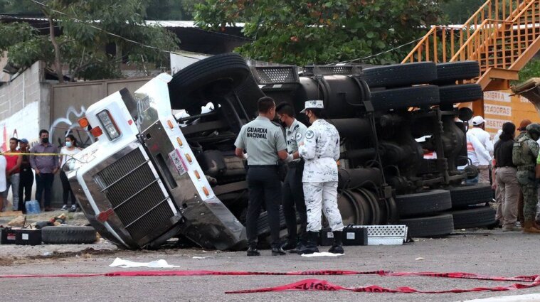 54 человека погибли и более 100 травмировались в ДТП в Мексике - фото