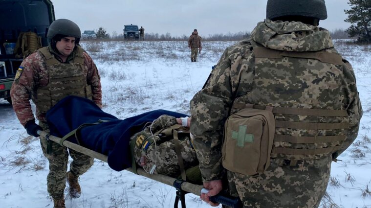 Обострение на Востоке Украины: убит один военный, шестеро пострадали