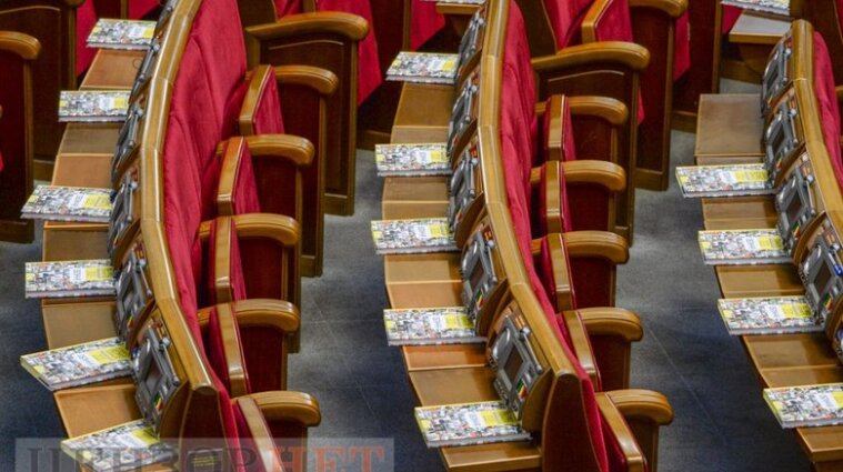 Книги о "Большом строительстве" раздали депутатам в Верховной Раде - фото