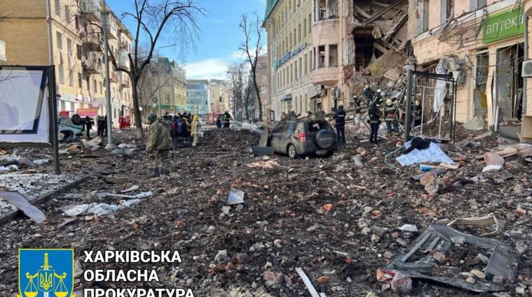 Обстрел в центре Харькова: прокуратура расследует умышленное убийство и нарушение законов войны (фото)