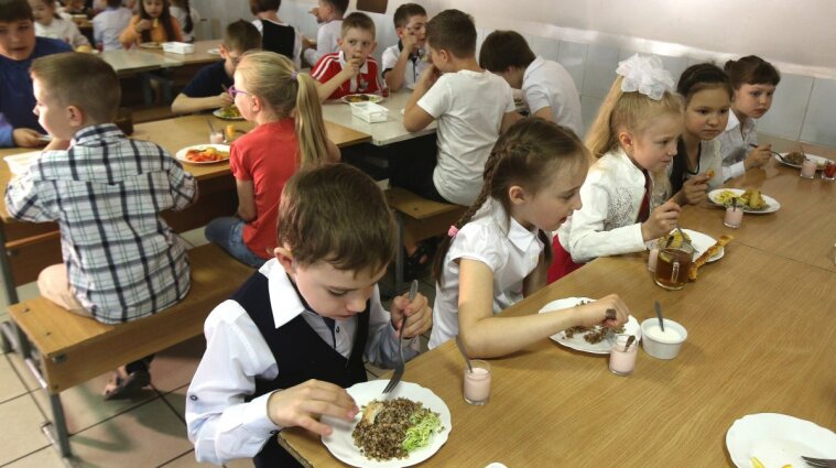 Без когда и булочек: в Украине началась реформа школьного питания