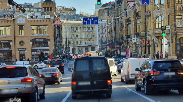 Водіїв попередили про зміну руху на Бессарабському проїзді в Києві