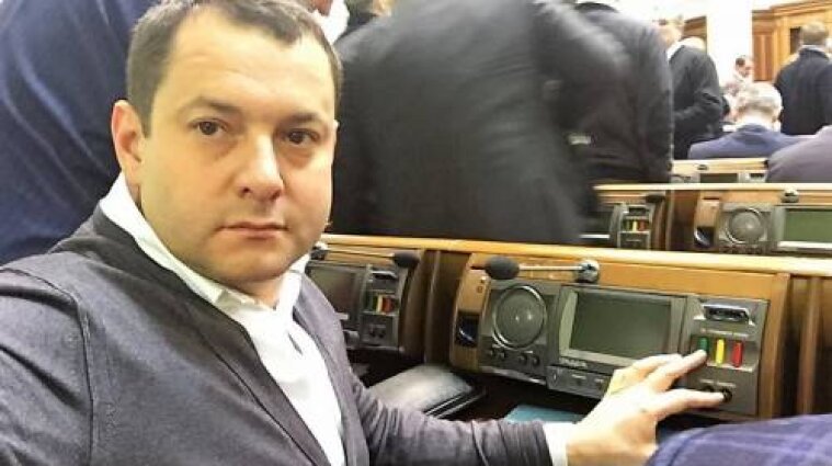 Нардеп Ефимов, купивший вертолетную площадку Януковича, решил сложить мандат