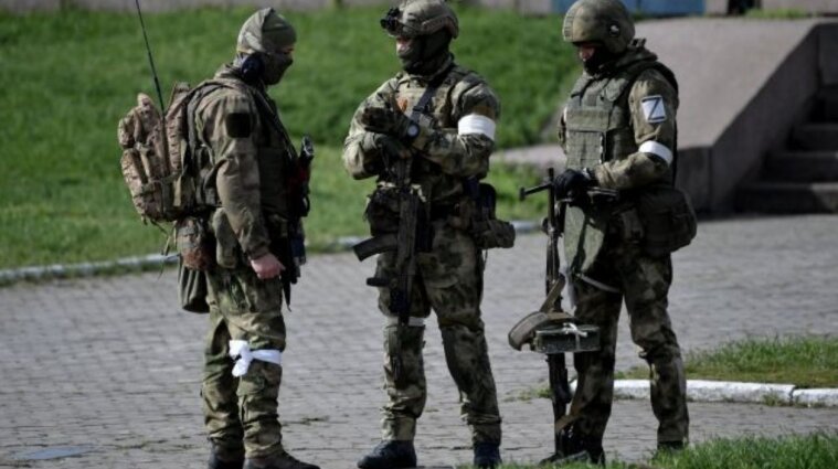 Оккупанты используют мобилизованных с "Л/ДНР" в качестве живого щита для кадровых военных РФ (видео)