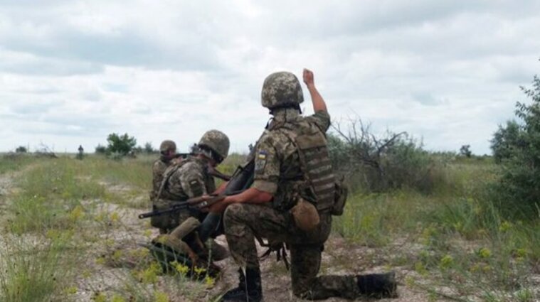 Сутки на Донбассе: украинский военный получил ранение