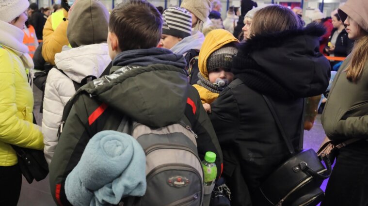 За два месяца войны из Украины выехало более пяти миллионов граждан