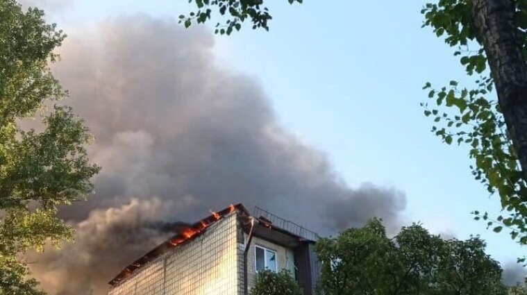 В Киеве горела многоэтажка: эвакуировали 50 человек - фото