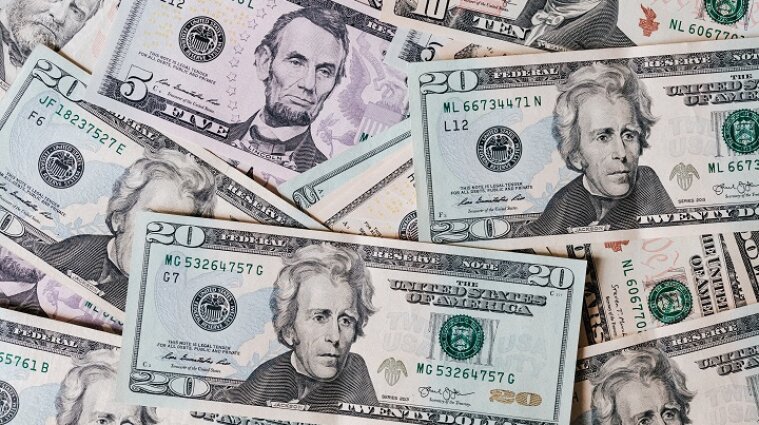 Доллар подорожал на 9 копеек: курс валют на 12 июня