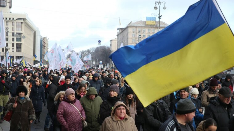 Державного перевороту у найближчі пів року в Україні очікувати не варто - політолог